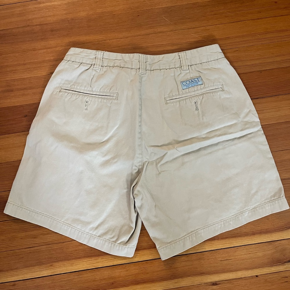 Coast Men's Tan 6” inseam Shorts size 30